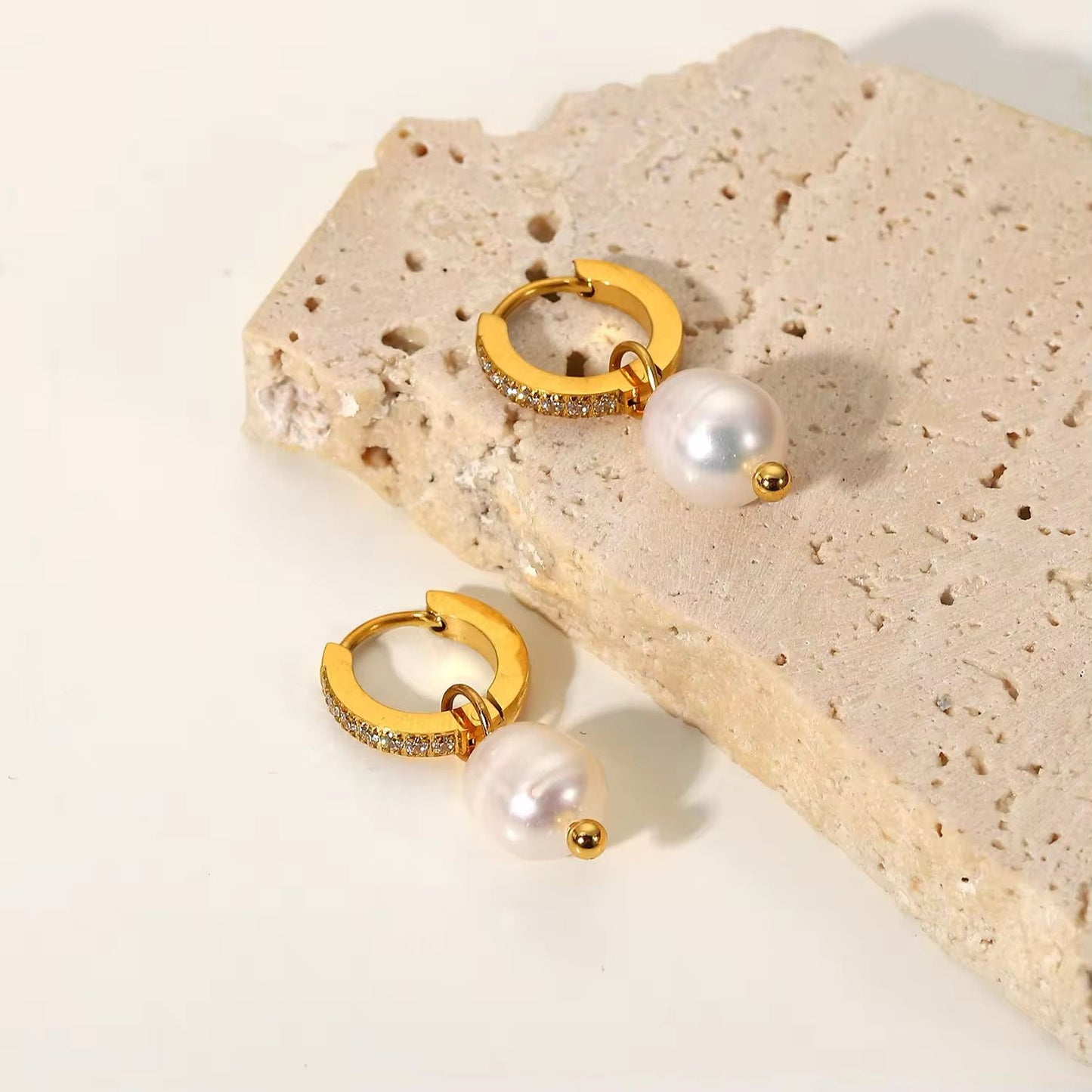 Minimalist and elegant earrings, lightweight and comfortable for all-day wear
